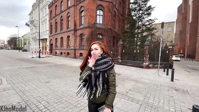 Коомдук пикап: сулуу кыз iPhone үчүн трахает жана анын кискага спермасы. CleoModel